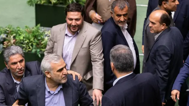 مرتضی محمودوند، عضو کمیسیون امنیت ملی مجلس «با عصبانیت خطاب به بانکیپور گفت که آیا تو واقعا چنین حرفی را زدهای؟ در این هنگام تعدادی از نمایندگان محمودوند را آرام کرده و او را به قسمت دیگری از مجلس بردند.»