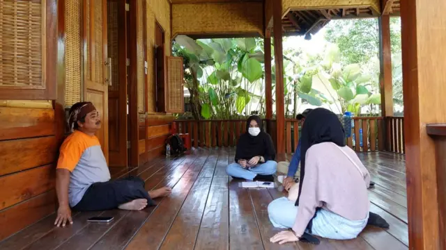 Kegiatan di Kampung Cirendeu