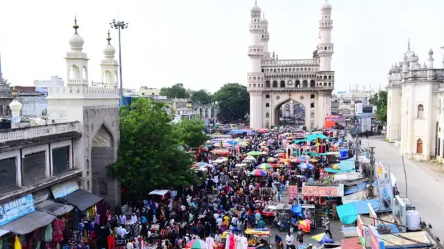 చార్మినార్ వద్ద రద్దీ