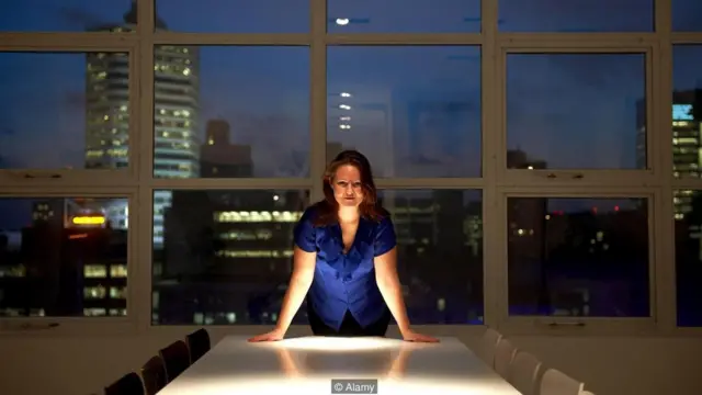 Keçmiş araşdırmalar artıq işləmənin zehni zəifləmə yaratdığını göstərsə də, McKenzie-n araşdırması bunun 40 yaşdan artıq insanlara təsiri olduğunu ortaya çıxarıb