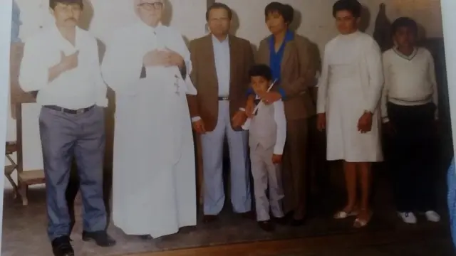 Louro com a esposa e padre Veremundo, conhecido na comunidade nos anos 80