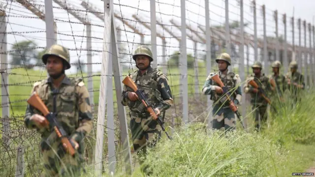 લાઇન ઓફ કંટ્રોલ ઉપર ભારતીય જવાનોની તસવીર