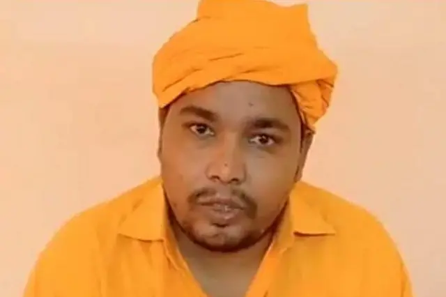 બજરંગમુનિએ કહ્યું, "ધર્મના આધારે આપણા ભાગલા પડ્યા. (આપણે) હિન્દુ રાષ્ટ્ર પહેલાંથી છીએ. આમને ભગાડવાની જરૂર છે."