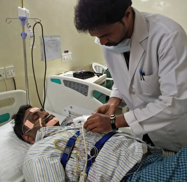 ఆస్పత్రిలో చికిత్స పొందుతున్న సాయిబాబా