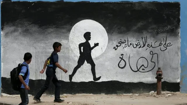 ఇజ్రాయెల్, గాజా ఘర్షణల కారణంగా గాజాలో పరిస్థితులు దారుణంగా మారుతున్నాయి. విద్య, వైద్యం మొదలు అన్ని వ్యవస్థలు ఇబ్బందుల్లో పడ్డాయి.