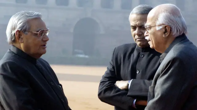 અટલ બિહારી વાજપેયી, લાલકૃષ્ણ અડવાણી