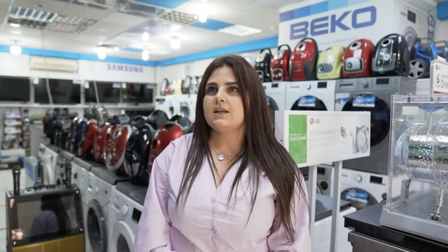 Arpine Kirakosyan, "Bence sınırın açılması sıradan vatandaşı etkilemeyecek. Bazı işadamları için iyi olabilir ama örneğin beni etkilemeyecek" diyor.