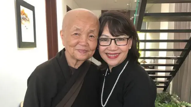 Sư cô Chân Không cùng em gái nhạc sĩ Trịnh Công Sơn, ca sĩ Trịnh Vĩnh Trinh