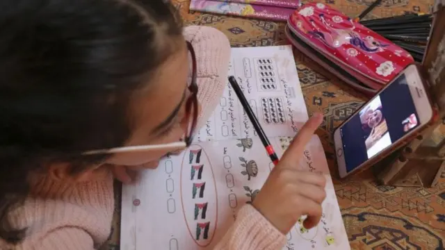 عطًل تفشي فيروس كورونا الدراسة في العديد من دول العالم