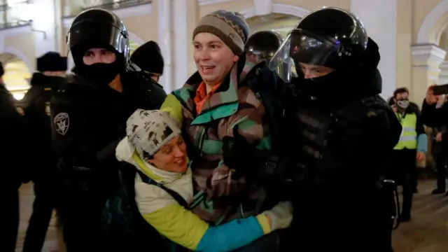 بازداشت معترضان در سن پترزبورگ