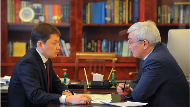 Премьер-министр Сапаар Исаков жана Бажы кызматынын төрагасы Кубанычбек Кулматов