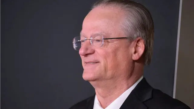 Джеймс Хансен - автор послужившей литературной основой для фильма биографии легендарного астронавта "Первый человек: жизнь Нила Армстронга"