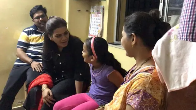 160 स्क्वेयर फ़ीट के घर में नौ लोग