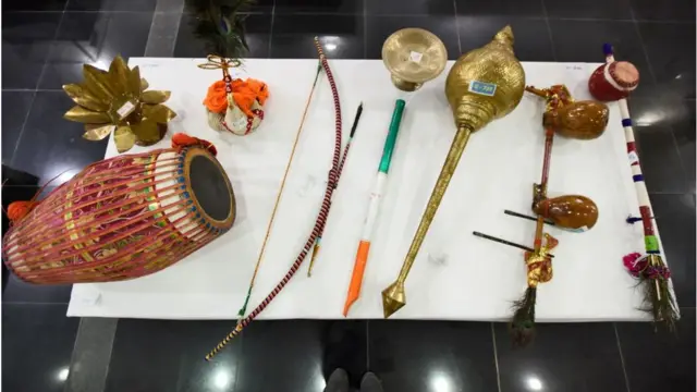 మోదీ బహుమతులు