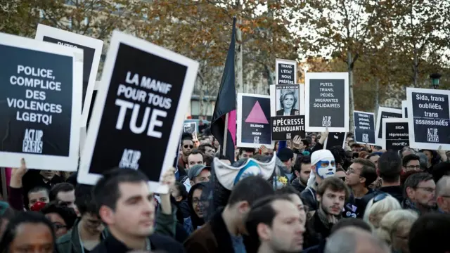 Marcha pró-LGBT na Placejogar caça níquel funny bugs grátisla Republiquejogar caça níquel funny bugs grátisParis, outubrojogar caça níquel funny bugs grátis2018