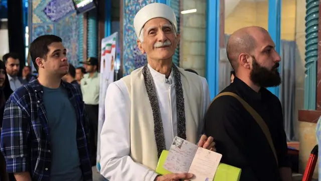 ایران کې د ولسمشریزو ټاکنو دولسمه دوره او د ښارونو او کلیو د اسلامي شورا د ټاکنو پنځمه دوره له روانه ده.