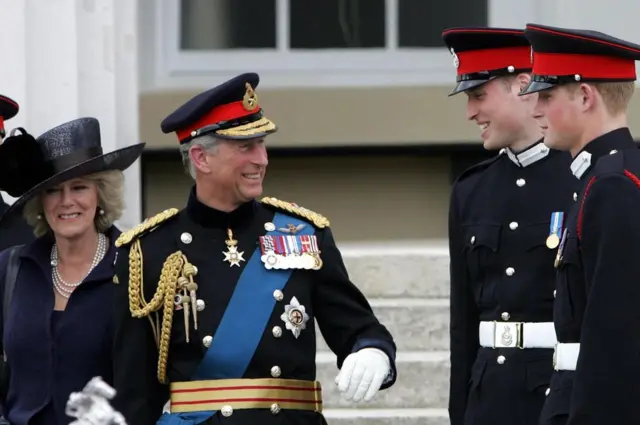 Charles e Camilla com os filhos dele, William e Harry