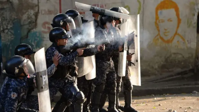 Según el analista ruso Viktor Semenov, al gobierno de Maduro le conviene contenerse en la represión de las protestas.
