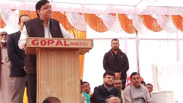 नरेश अग्रवाल, कार्यक्रम में शराब बंटवाई