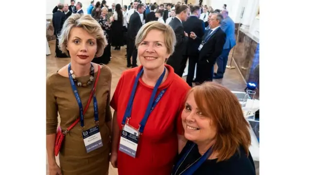 النساء أثناء حفل تدشين أسغارديا كانوا قلة بين الرجال