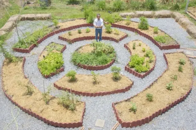 เดชา ศิริภัทร ที่สวนชีววิถี จ.นนทบุรี