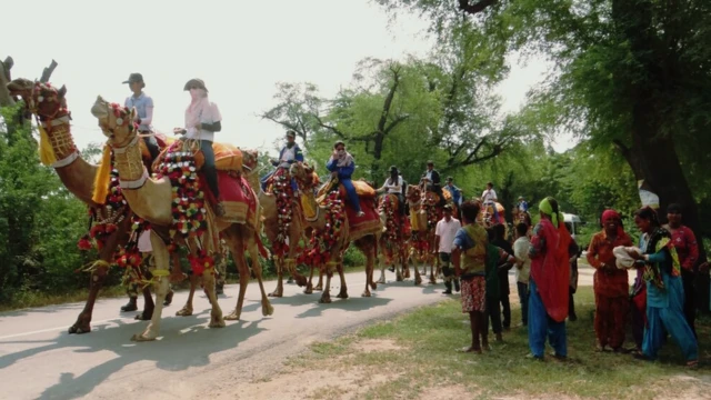 ઊંટ પર સવાર બીએસએફની સૈનિકો