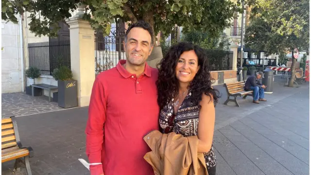 معلمة المدرسة إليسا مع زوجها بيترو