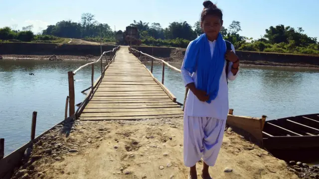 करिश्मा के स्कूल की छात्रा दीपिका बरुआ