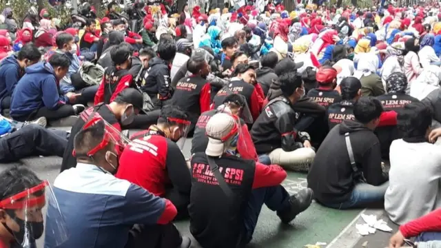 aksi demonstrasi omnimbus law