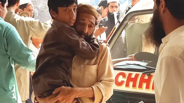 A father rushes his son to hospital after receiving a polio vaccination in Peshawar on 22 April, 2019.