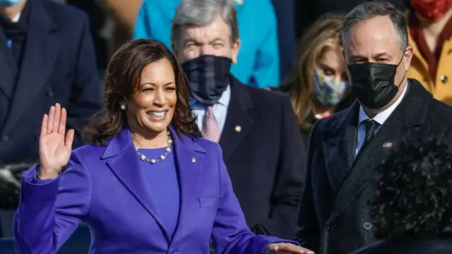 Kamala Harris jura su cargo