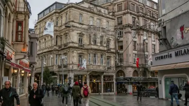 روزنامه حریت نوشته است که شهروندان ایرانی در یک هتل و یک آپارتمان در استانبول دستگیر شده‌اند