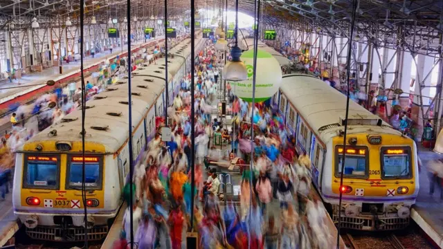 Les relations personnelles sont considérées comme d'une importance vitale dans un pays aussi peuplé.