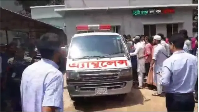 মাদ্রাসা শিক্ষার্থীকে দগ্ধ অবস্থায় প্রথমে ফেনী সদর হাসপাতালে পরে ঢাকায় আনা হয়