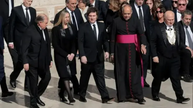 Perezida Javier Milei wa Argentine igihe yashika mu kibanza citiriwe Petero Mweranda