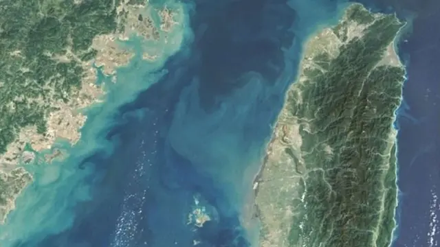 180 किलोमीटर चौड़ी ताइवान स्ट्रेट चीन और ताइवान को दो हिस्सों में बांटती है