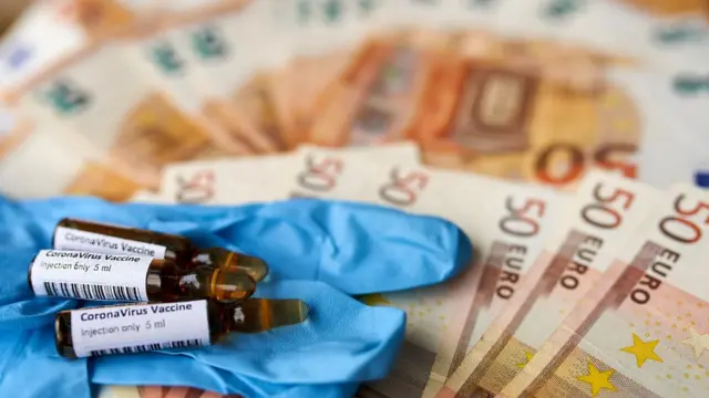 vacunas rodeadas de Euros