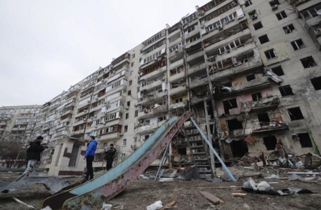 Prédio de Kiev destruído