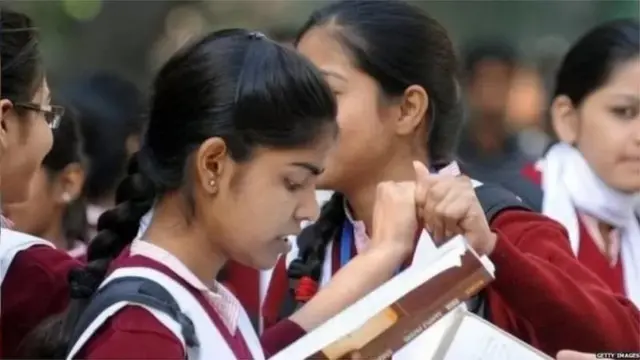 विद्यार्थिनी