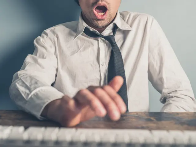 அலுவலக வேளையில் ஆபாசப்படம்