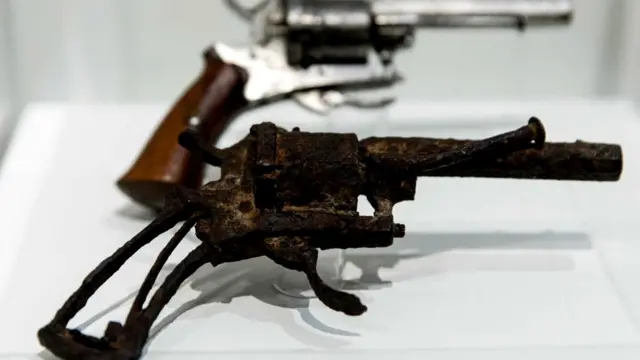 В Музее Ван Гога в Амстердаме выставлено оружие, из которого, как считается, застрелился художник