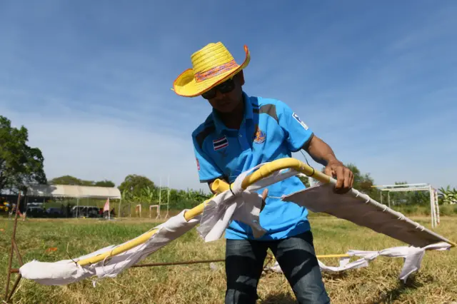 พ่อซ่อมสนาม
