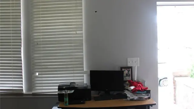 Salah satu lubang peluru dari serangan terhadap Devrone McKnight