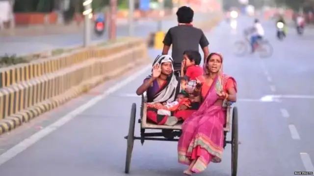 ਤਾਲਾਬੰਦੀ ਦੌਰਾਨ ਵੱਡੀ ਗਿਣਤੀ ਵਿੱਚ ਪਰਵਾਸੀ ਮਜ਼ਦੂਰਾਂ ਅਤੇ ਕਾਰੀਗਰਾਂ ਨੂੰ ਵਾਪਸ ਪਰਤਣਾ ਪਿਆ ਸੀ