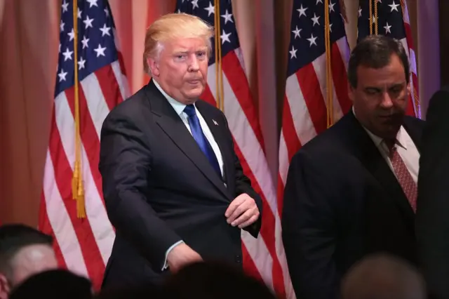 トランプ氏は共和党支持者に物事を成し遂げられるビジネスマンとして売り込む（1日、フロリダ州パームビーチで）