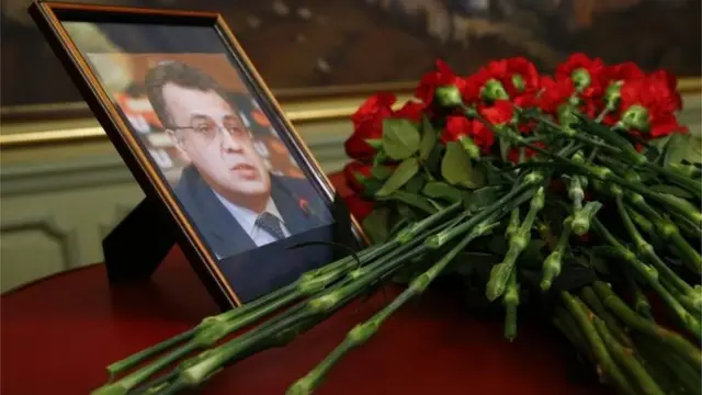 صورة السفير كارلوف