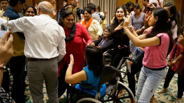 వికలాంగులు