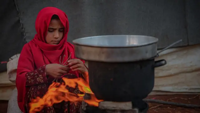 Беженка в лагере.