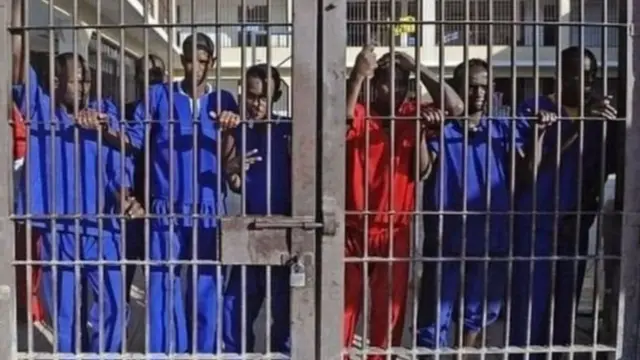 Ko a watan Oktoban 2019 an kai hari gidan yarin Koton-Karfe da ke jihar Kogin, inda fursunoni 153 suka gudu