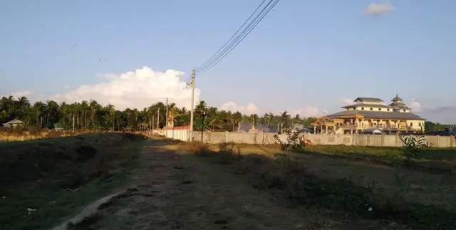 ရန်ကုန်-စစ်တွေ လမ်းနံဘေးက အိမ်ခြေ ၁၇၀၀ လောက်ရှိတဲ့ရွာ